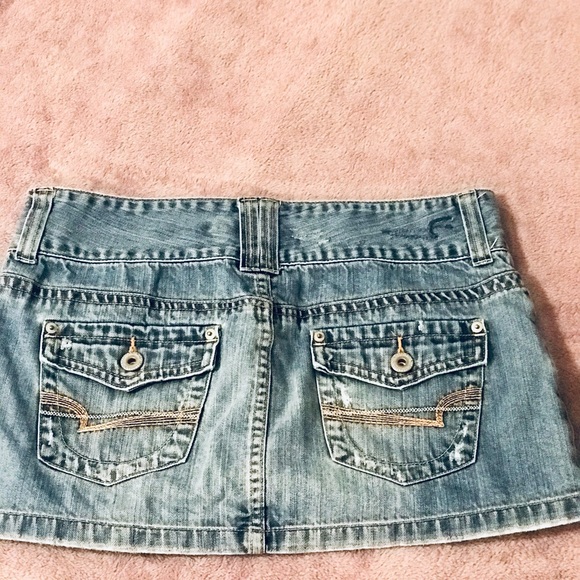 American Eagle 🦅 Distressed Jean Mini Skirt sz8 - Picture 3 of 5